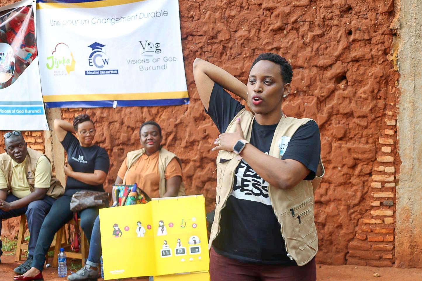 Les associations Jijuka et ECW ont sensibilisés les femmes de Kanyosha au dépistage du cancer du sein